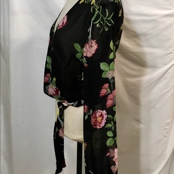 Forever 21 Contemporary Floral Blouse - Picture 2 of 6